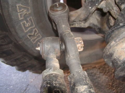 1991 Ford Bronco - Steering linkage and tire tread detail. Supermotors.net logo is visible.