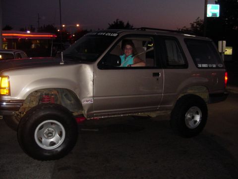 1989 Ford Bronco - Anne sporting her new Broncofest dent
