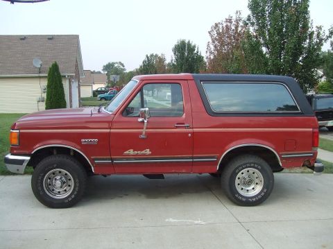 1987 Ford Bronco - New black top!