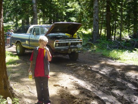 1989 Ford Bronco - The boy checking out the goo