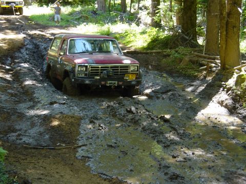 1989 Ford Bronco - After 3 tries he was winched to the front for the next guy to try