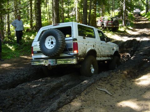 1989 Ford Bronco - Then backs it thru
