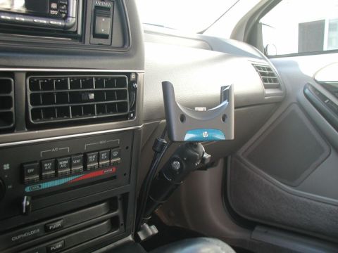 1990 Ford Thunderbird - Interior view of a 1990 Ford Thunderbird, a PDA mount and climate controls.