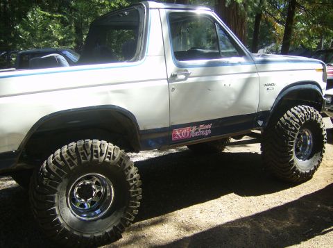 1986 Ford Bronco - This lifted 1986 Ford Bronco features aggressive off-road tires and a custom decal on its side.