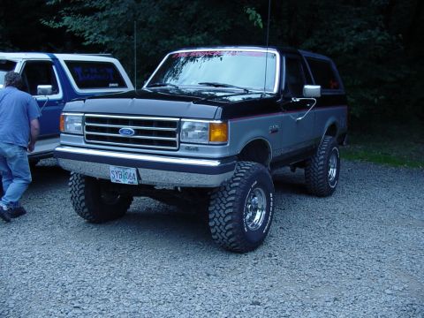 1989 Ford Bronco - Ready 4 wheelin