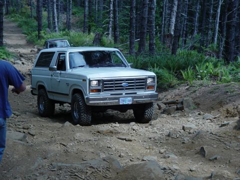1989 Ford Bronco - A little spotting help