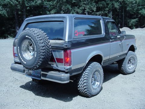 1989 Ford Bronco - Dusty truck