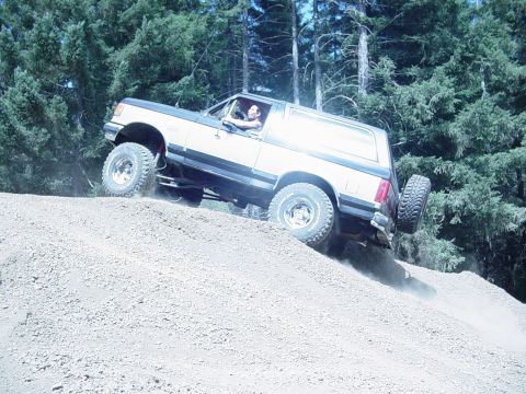 1989 Ford Bronco - I look quite suprized at the bump on the top