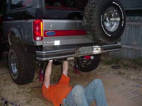 1989 Ford Bronco - Removing the bolts involved ALOT of dried up mud in the eyes