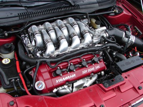 1993 Ford Taurus - The engine features a Yamaha 32V DOHC 3.4L V6 configuration with prominent silver intake runners.