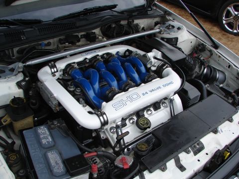 1993 Ford Taurus - Close-up of a Ford SHO engine, identified by its "24 VALVE DOHC" inscription and distinctive intake manifold.