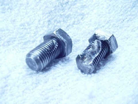 1989 Ford Bronco - Another pic of the bolts