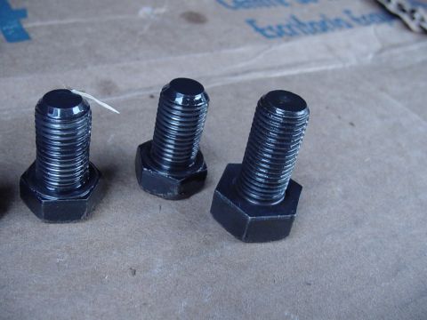 1989 Ford Bronco - New bolts are larger, from a 9" axle