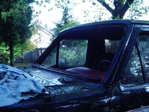 1989 Ford Bronco - Looks funky with no glass