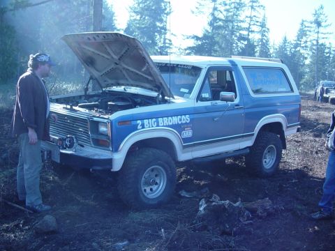 1989 Ford Bronco - Blew a power steering hose before we even hit the staging area
