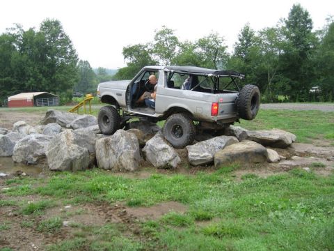 1995 Ford Bronco - This 1995 Ford Bronco is tackling a challenging rock crawling course.
