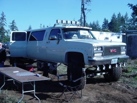 1989 Ford Bronco - Another shot of the 4x4 limo