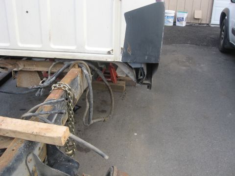 1990 Ford F-250 - Rear frame and bed support of a 1990 Ford F-250, showing chains and hoses.