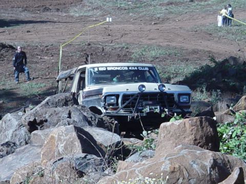 1989 Ford Bronco - Some big rocks