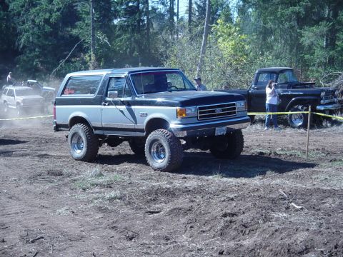 1989 Ford Bronco - Lined up for the mud drags