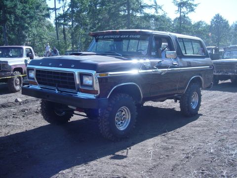1989 Ford Bronco - Jonny showed up with cute little tires