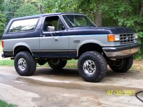 1979 Ford F-150 - This lifted Ford Bronco features a two-tone paint scheme and aftermarket chrome wheels.