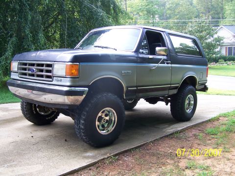 1979 Ford F-150 - This lifted Ford Bronco has a two-tone paint scheme and chrome wheels.
