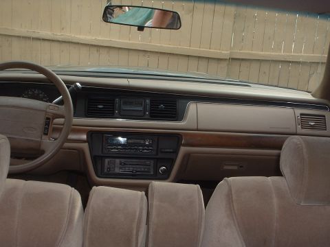 1993 Ford Crown Victoria photo