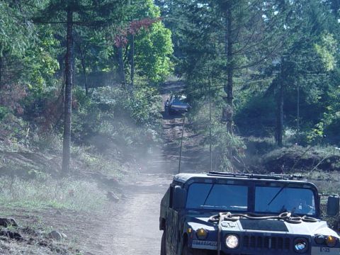 1989 Ford Bronco - Walking back to check out the hole after the hummer pulls us out