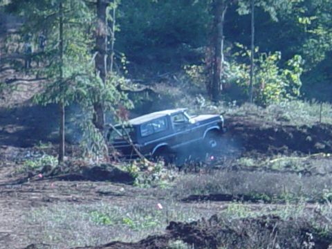 1989 Ford Bronco - And onto the muddy hill
