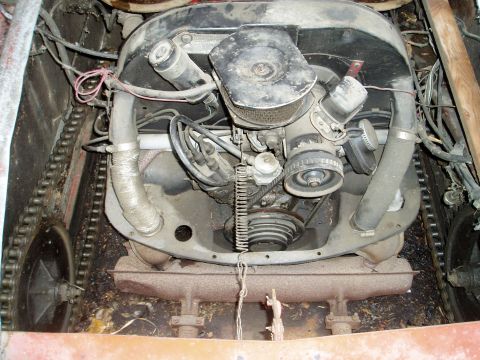 2000 Ford E350 - The engine compartment shows a complex arrangement of engine parts, hoses, and a prominent chain drive system.