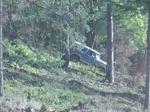 1989 Ford Bronco - Todd coming down the hill, heading for his fav mud hill