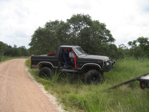 1986 Ford Bronco - unloading