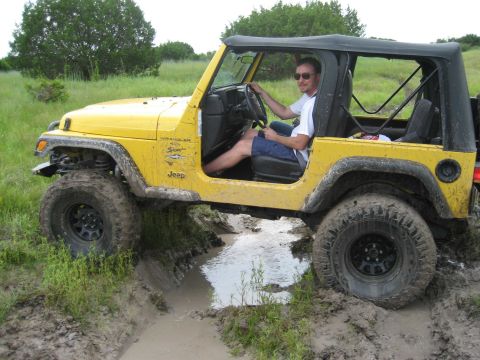 1986 Ford Bronco - look at tha pimp posin