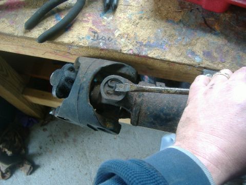 1989 Ford Bronco - Ah, the Jesus clips. Great invention, except when they rust. Grab needle nose pliers and squeeze the two ends together, then pull up. This…