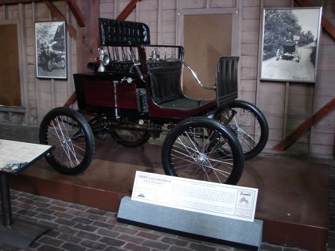 1993 Ford Taurus - Museum display of an 1899 Locomobile, a very early automobile.