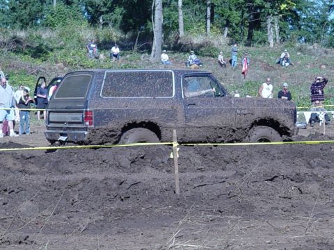 1989 Ford Bronco - Lady driving this ramcharger got stuck on the small tire side