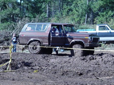1989 Ford Bronco - And Jon is pulled out