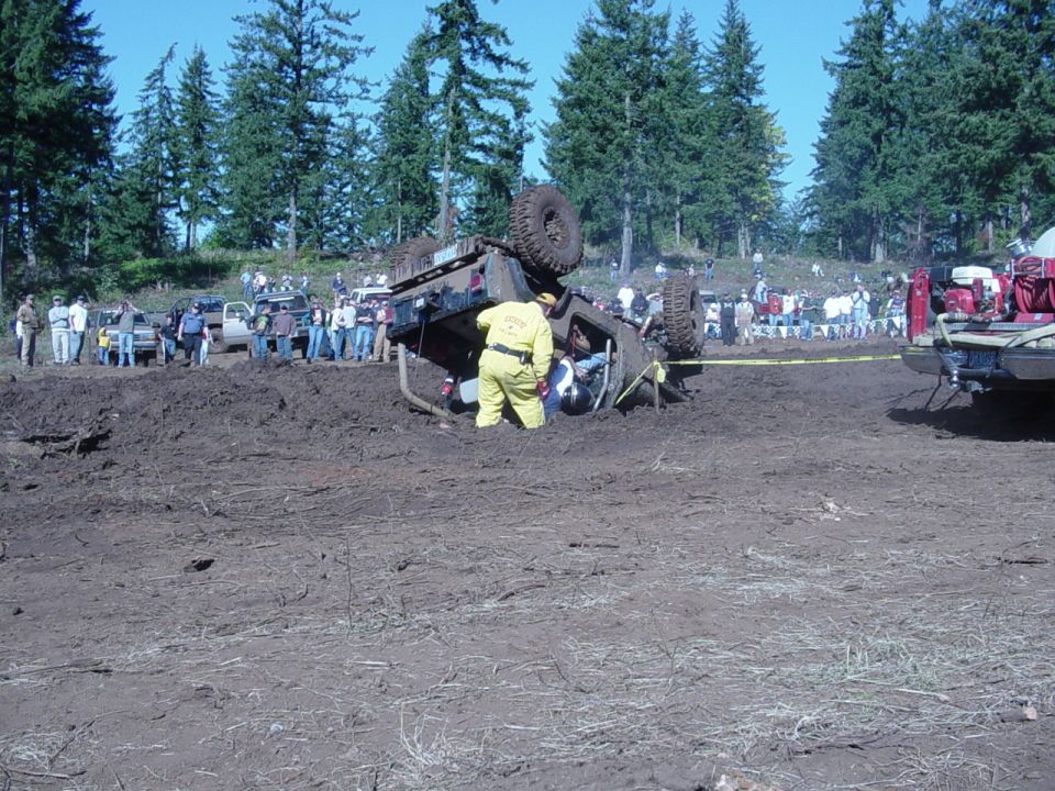 The sweet 3/4 ton jeep rolls in the mud drags