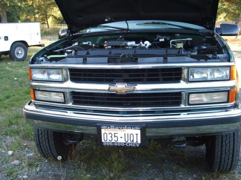 1999 Chevrolet Suburban photo