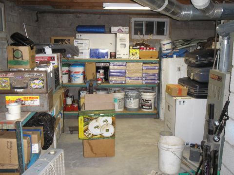1999 Ford F-800 - shop in the basement
