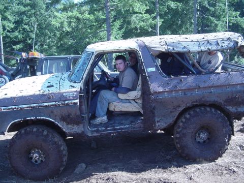 1989 Ford Bronco - Bernie looks happy to be done with the mud