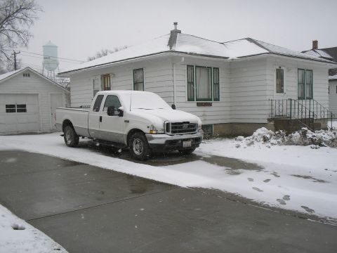 1999 Ford F-800 - west side view