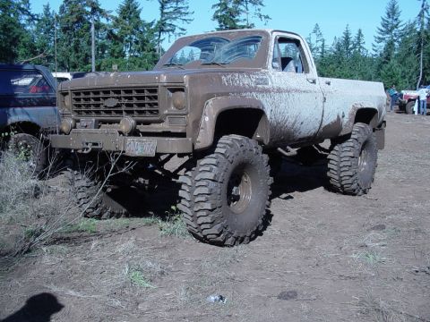 1989 Ford Bronco - Jons buddy Erick owns this chev with 44s