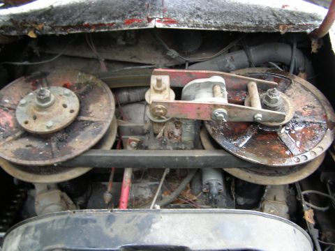 2000 Ford E350 - Close-up view of engine pulleys and belts, with a "SUPERMOTORS" logo in the lower right corner.
