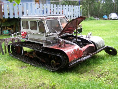 2000 Ford E350 - This tracked vehicle appears to be a custom build or older model, not a 2000 Ford E350.