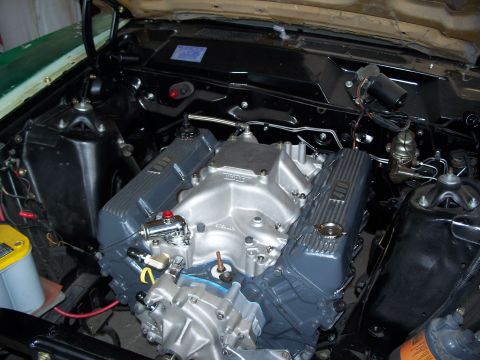 1971 Ford Ranchero - The engine bay of a 1971 Ford Ranchero features a V8 engine with '460' visible on the valve covers.