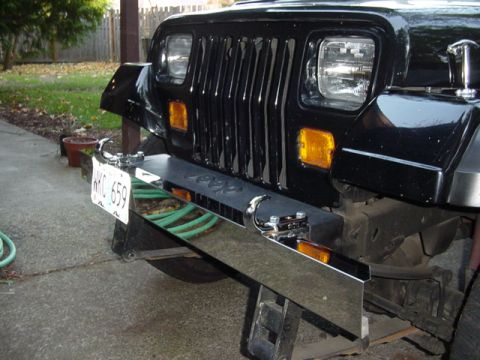 1989 Ford Bronco - Retrieval points are now installed on the front, now it just needs a real bumper