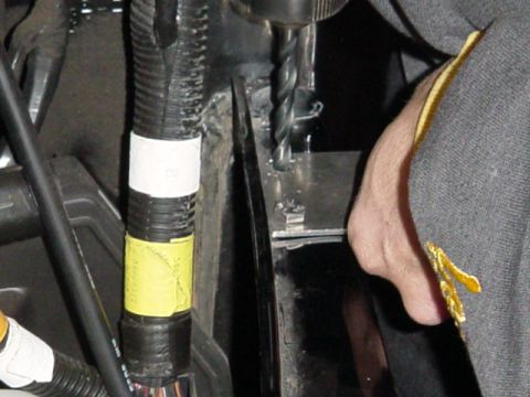 1989 Ford Bronco - Thats me drilling a big ass hole in the fender