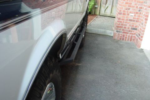 1993 Ford Bronco - This 1993 Ford Bronco features prominent black running boards along its side.